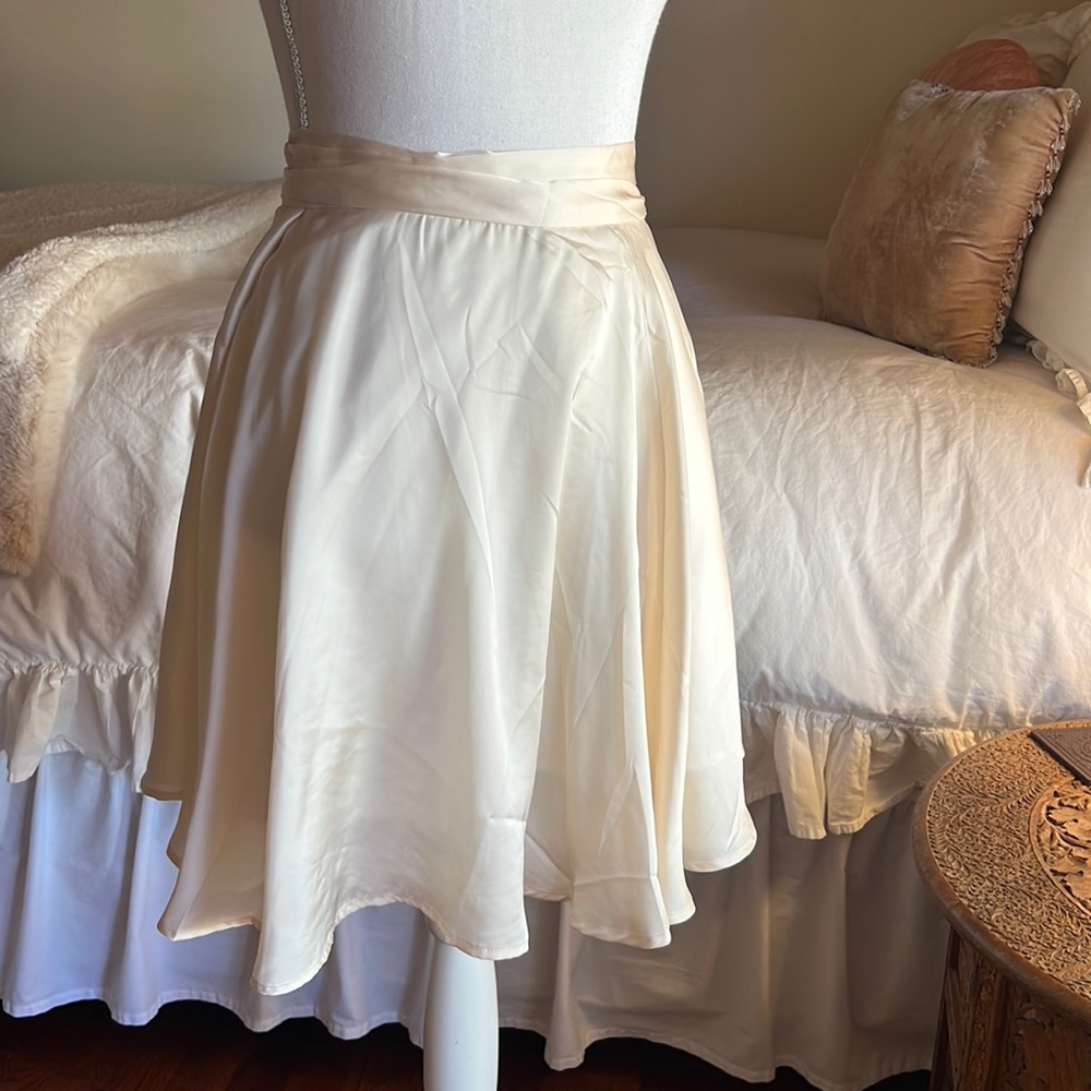 Beautiful cream wrap tie skirt. Size L